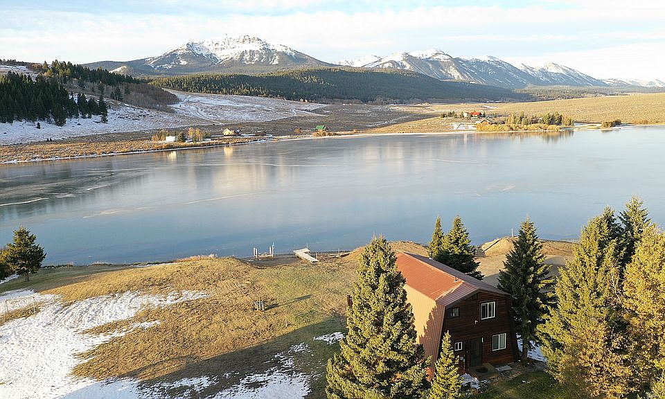 Henry's Lakefront Cabin
