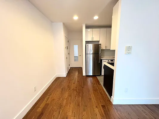 Rented by EastMount Realty LLC | media 4