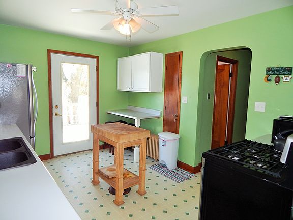 3rd image of W267N5847 Moraine Dr