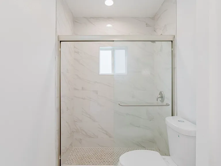 18308 Gresham St — Photo 27