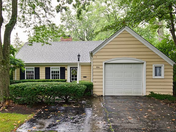 2nd image of 214 Washington Cir