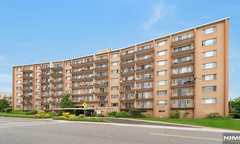 1st image of 265 Main St APT 209