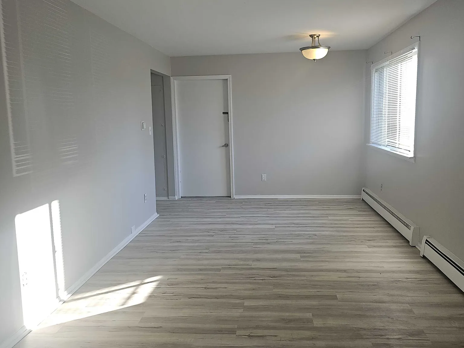 1 bed, 1.5 bath, 900 sqft, $1,000 — Photo 2