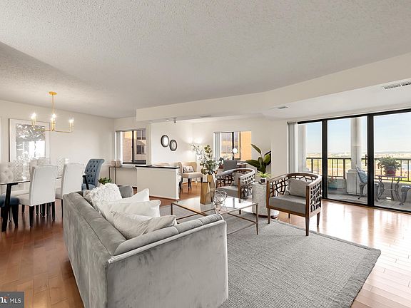 4th image of 1600 N Oak St APT 1612
