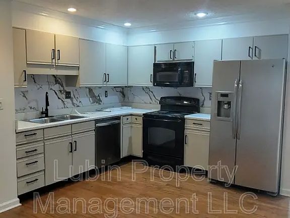 5th image of 72 N McLean Blvd