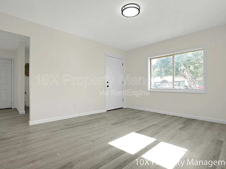 685 S Wheatland Ave — Photo 5