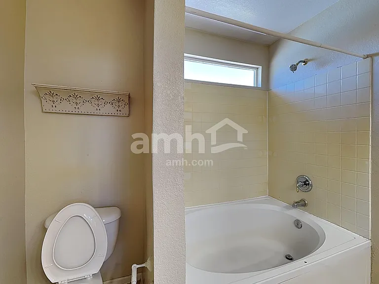 4051 N Orleans St — Photo 15