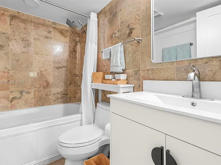 540 Brickell Key Dr #L11 — Photo 22
