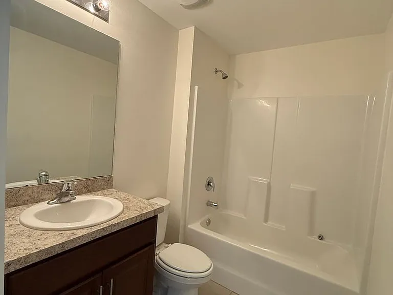 1108 NE 36th Ln — Photo 16