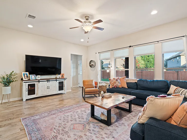 2428 Granite Hill Dr — Photo 45