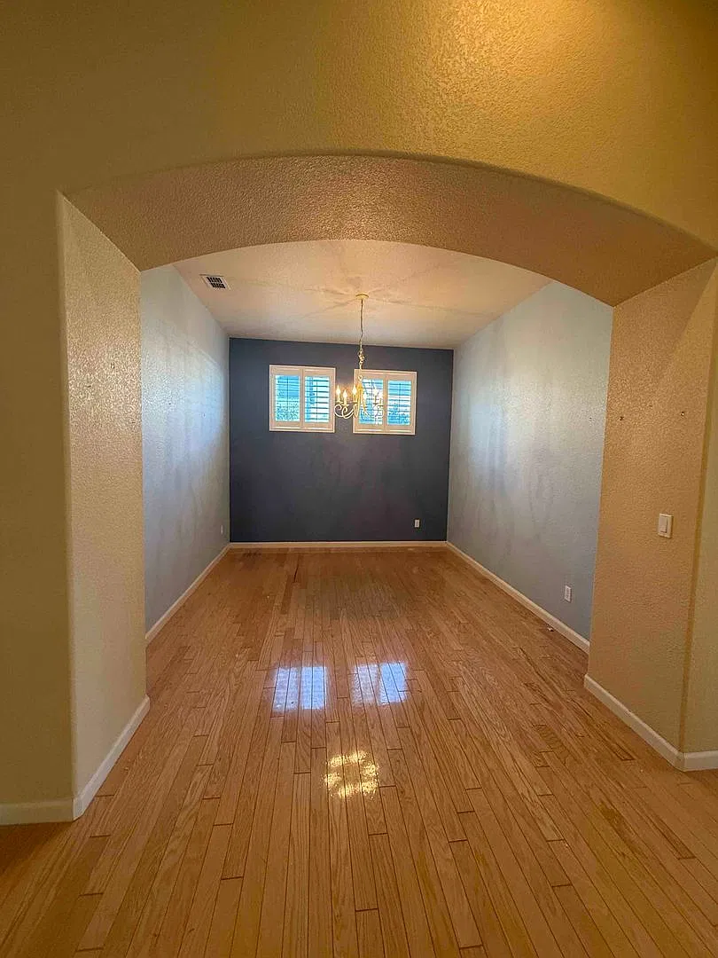 Gorgeous 3 Bedroom Located in Elk Grove Gated Community — Photo 3