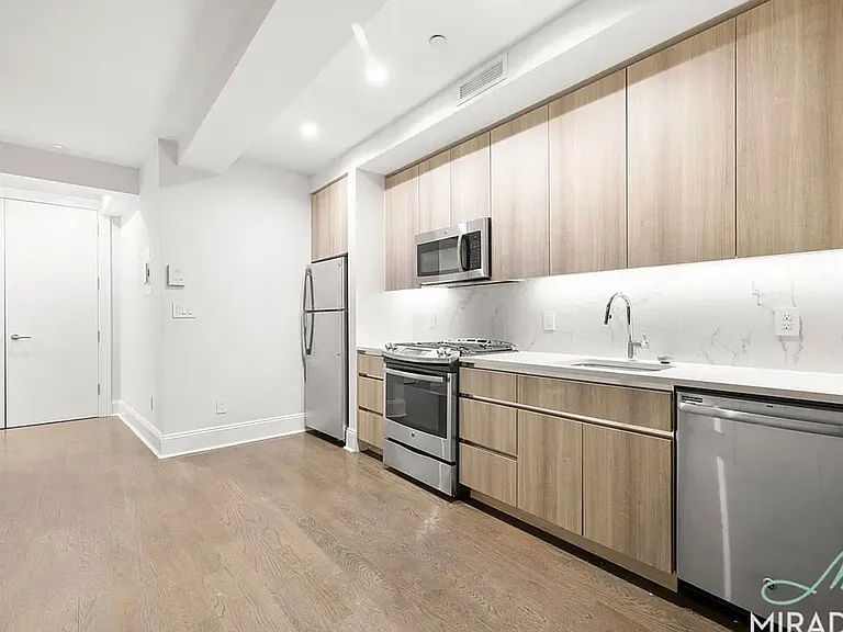 15 Park Row #3E — Photo 2