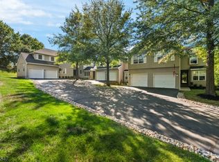 2 Arcola Way, Annandale, NJ 08801