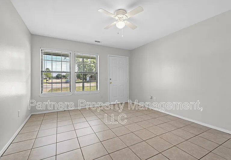 3520 W Olive St — Photo 8
