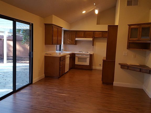 3rd image of 1629 E Cole Ave
