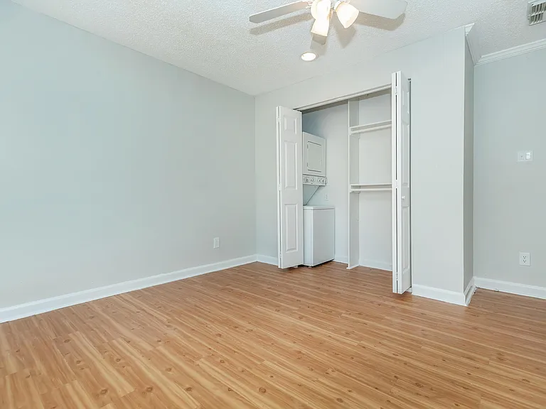 Galleria Flats Apartments — Photo 26