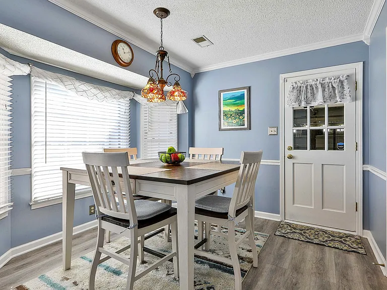 110 Hampton Woods Dr — Photo 35