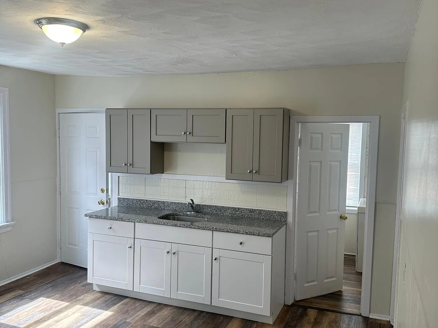 3 bed, $1,800 — Photo 2