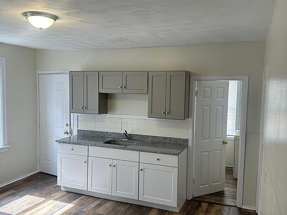 2nd image of 120 Valley St APT 2