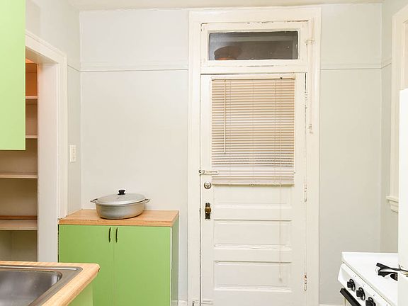 3rd image of 3154 W Belle Plaine Ave #N2