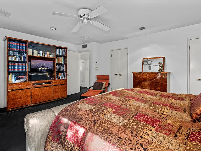 W Knoll Dr — Photo 22