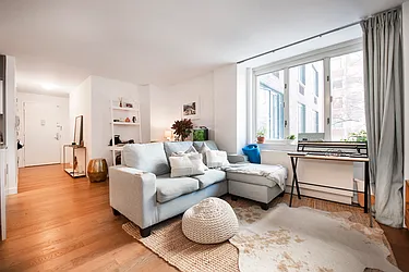 Rented by R New York