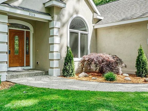2nd image of 3115 Red Oak Dr