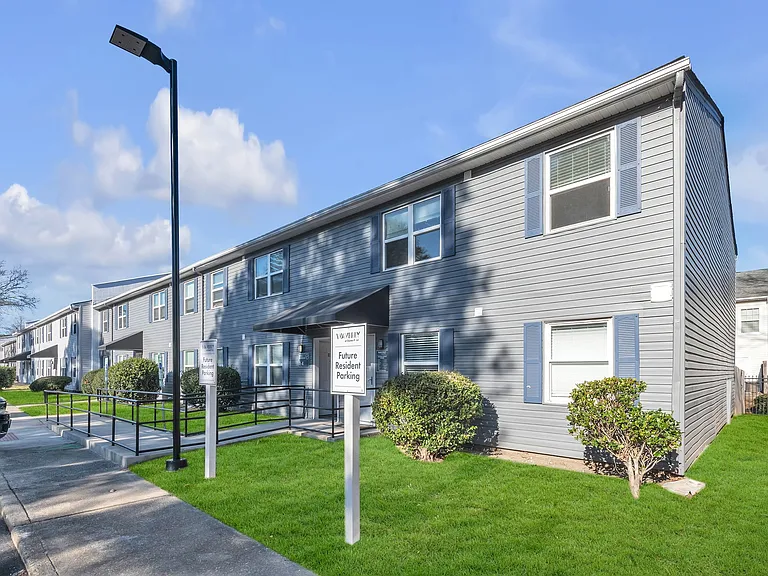 Waverly at Oyster Point Apartments — Photo 24