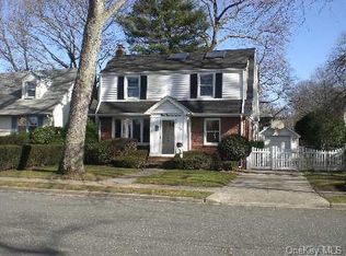 2045 Lindgren St, Merrick, NY 11566