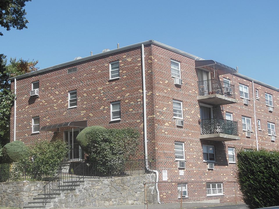 2nd image of 220 Lee Ct