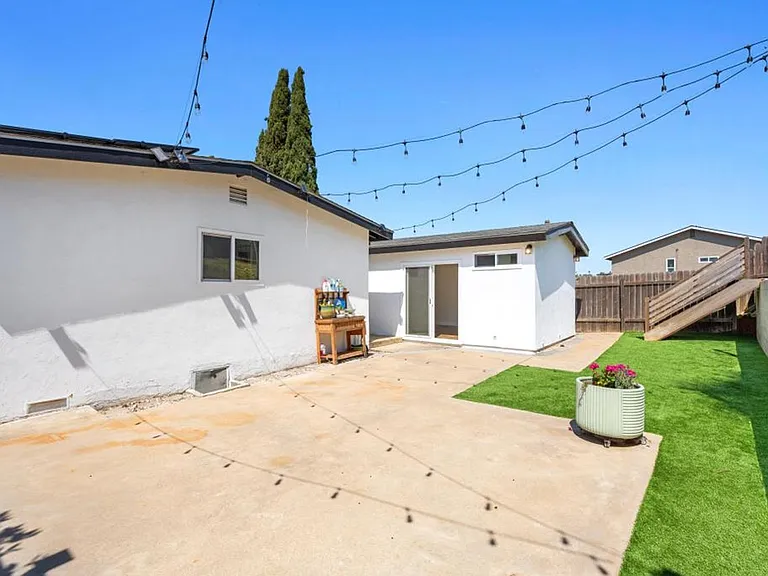 1007 Winston Dr — Photo 24