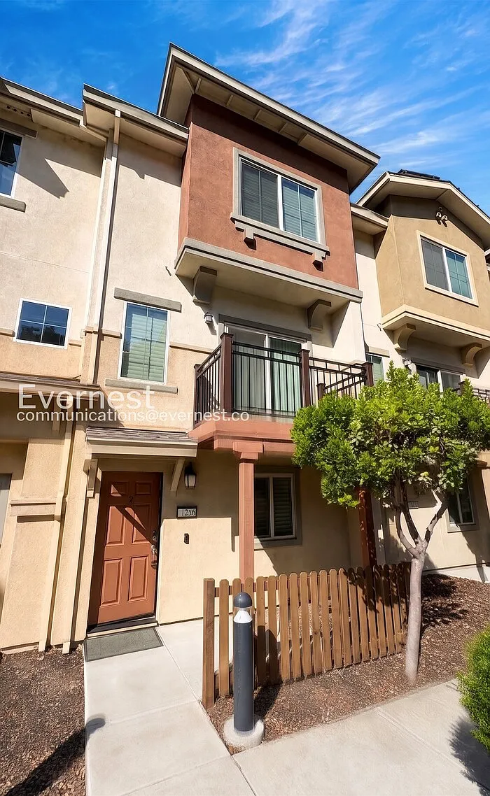 3 bed, 3.0 bath, 1317 sqft, $3,600 — Photo 1