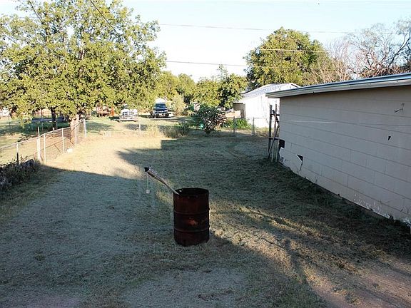 2nd image of 604 S Connellee Ave