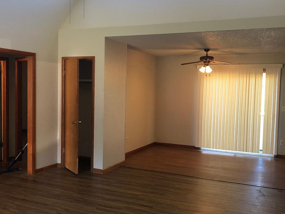 1st image of 866 N Lola Ln