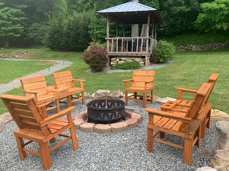 Beech Mountain Pkwy — Photo 5
