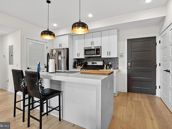 3rd image of 1232 N Front St Unit 3D