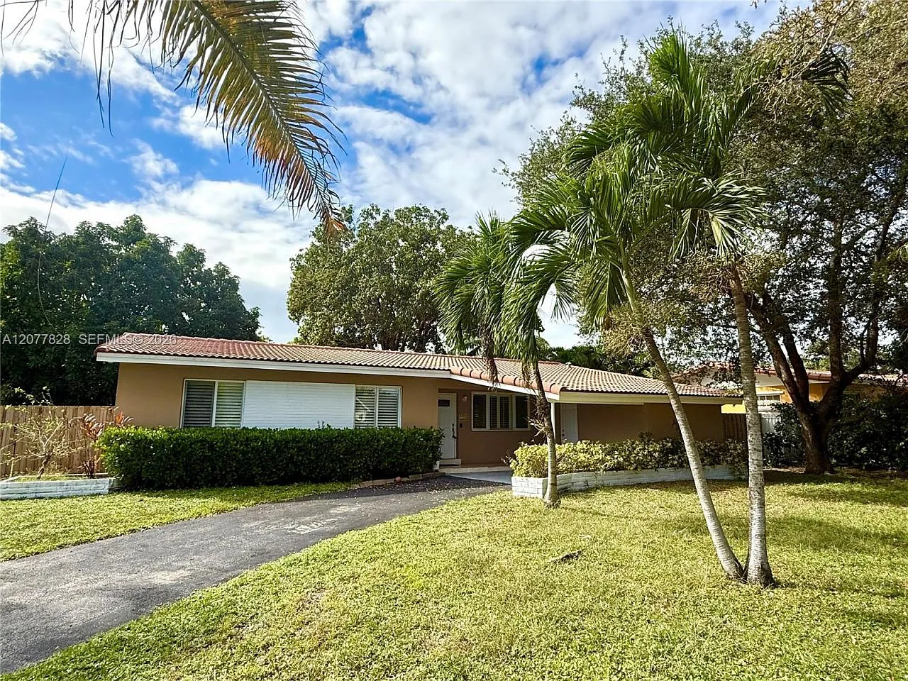 3 bed, 2.0 bath, 1394 sqft, $3,900 — Photo 2
