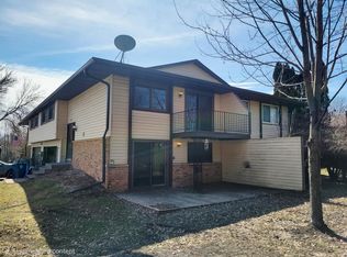 6594 Upper 35th St N, Oakdale, MN 55128