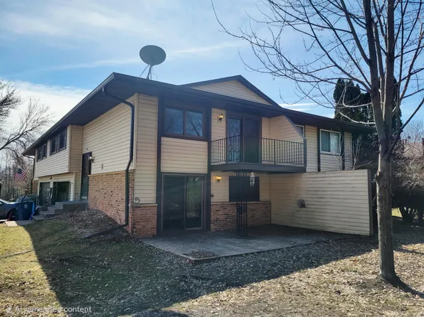 6594 Upper 35th St N, Oakdale, MN 55128