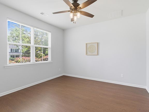 3rd image of 128 Swan Dr