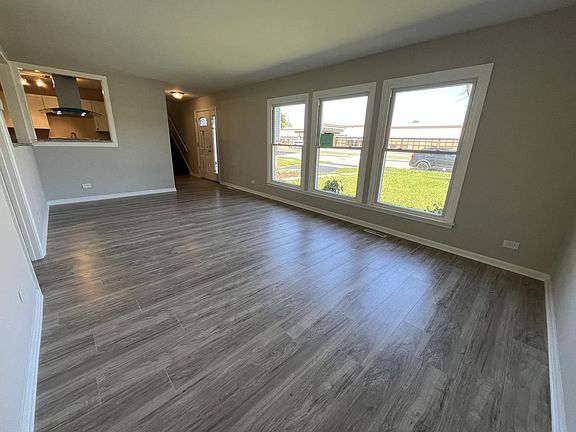 2nd image of 15954 Minerva Ave