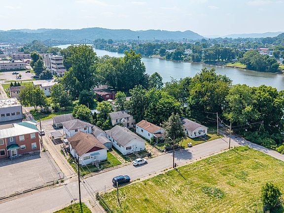 3rd image of 301 McDonald Ave