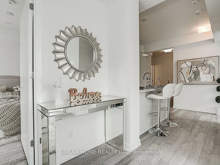 3 Gloucester St #1809 — Photo 23