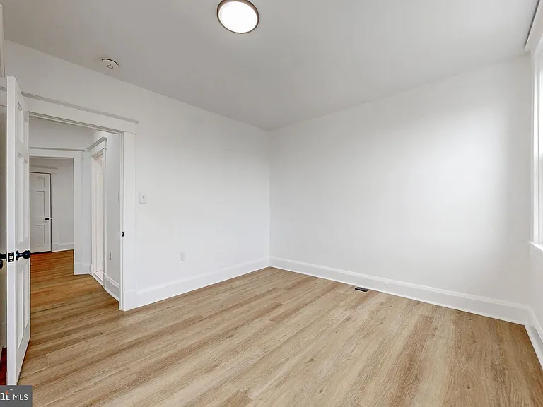 2320 W Lexington St — Photo 21