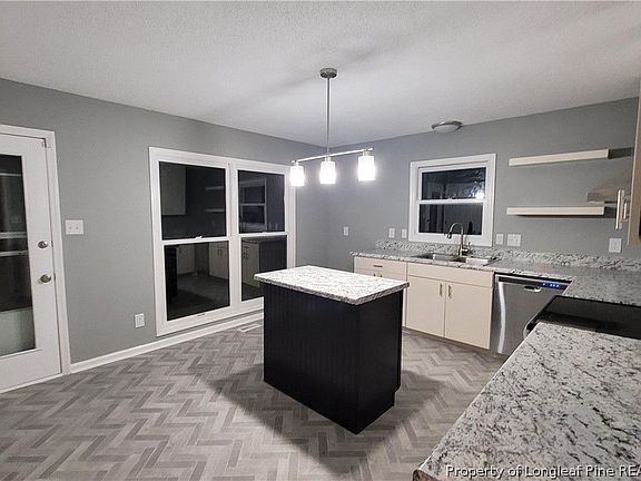 4th image of 1527 Londonderry Pl