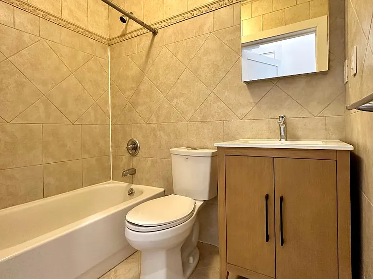 219 Franklin St #1 — Photo 6