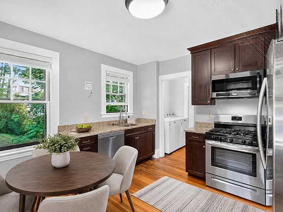 3rd image of 103-105 Colbourne Cres
