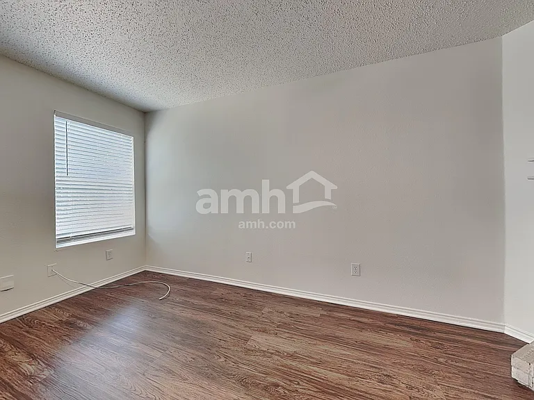 4301 Meadowknoll Dr — Photo 7