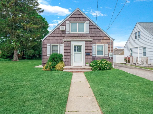 27 Clyde St, New Hyde Park, NY 11040
