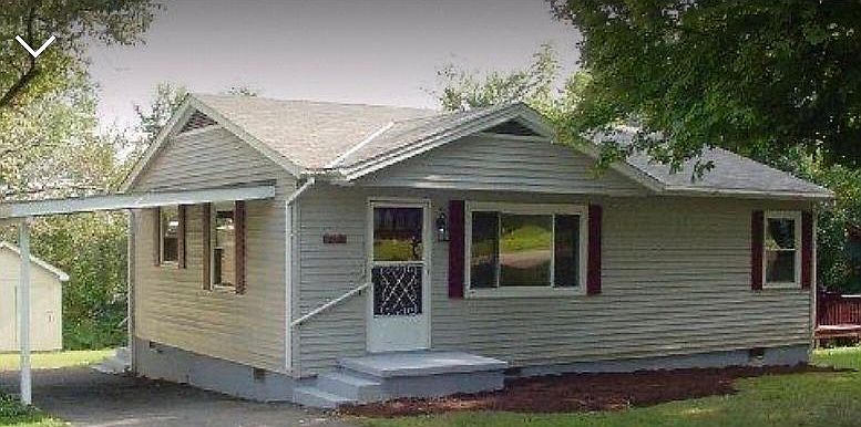 1st image of 2828 Carson Ave